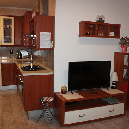 Lori Apartment Pula Luaran gambar