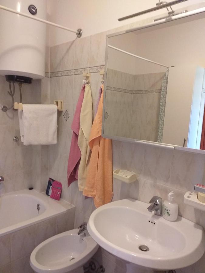 Lori Apartment Pula Luaran gambar