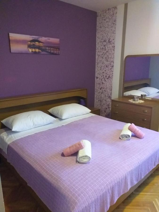 Lori Apartment Pula Luaran gambar