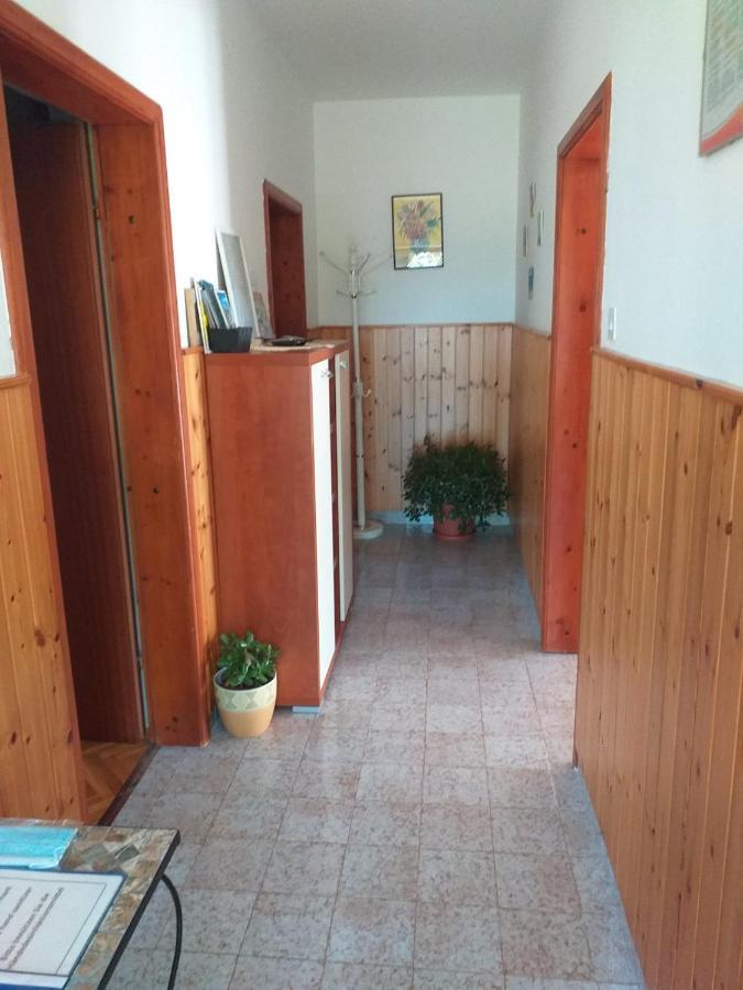 Lori Apartment Pula Luaran gambar